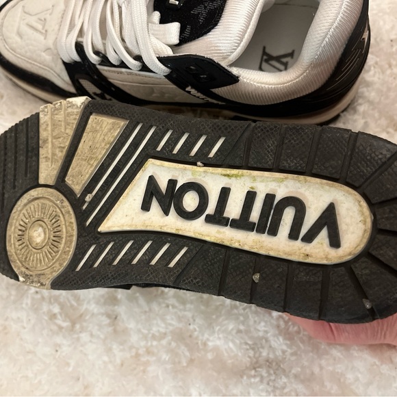 lV Trainer black and white sneaker - Picture 5 of 11